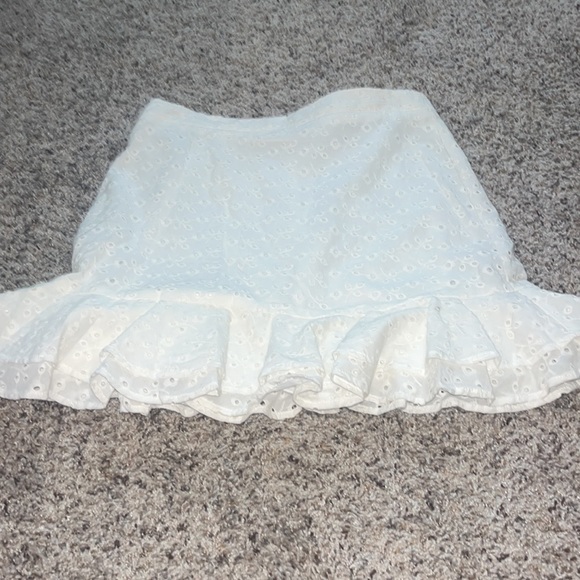 Francesca’s ruffle white skirt - Picture 2 of 5